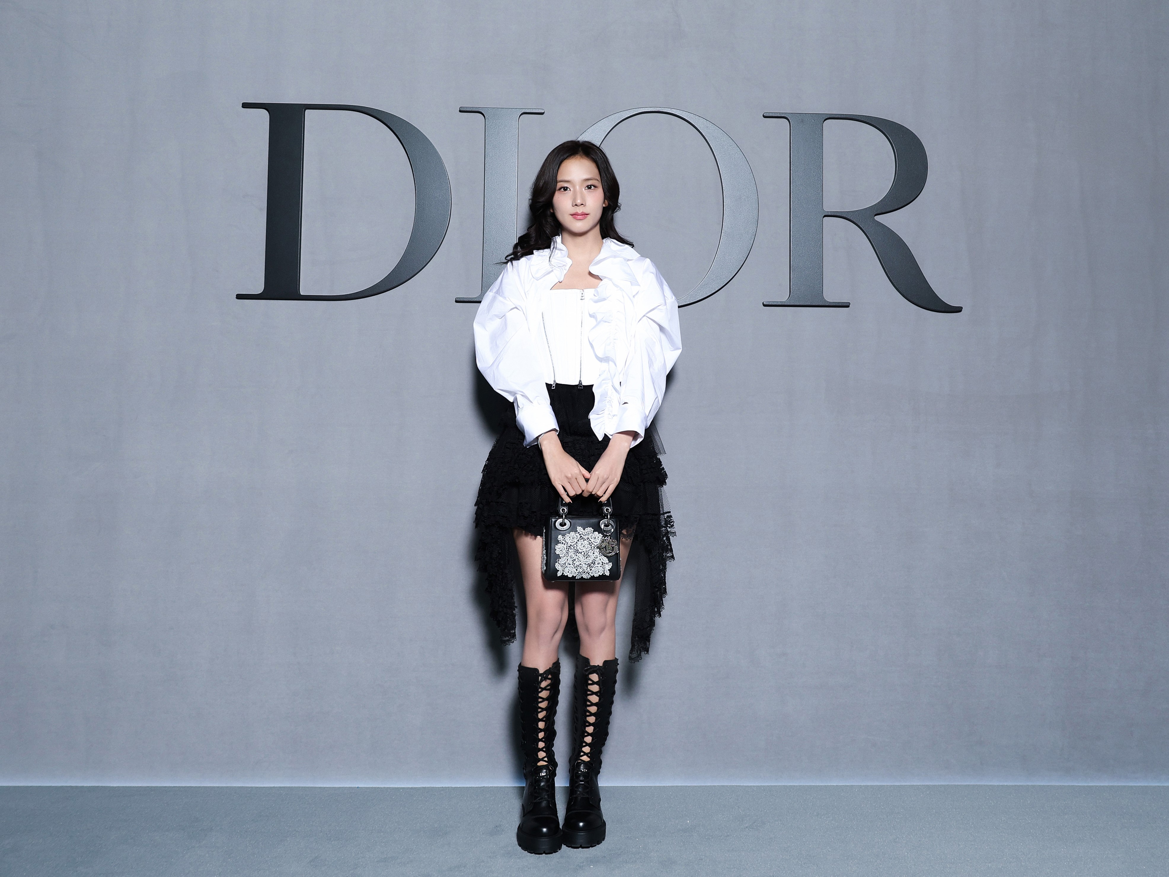 디올 2025-2026 가을-겨울 레디-투-웨어 패션쇼에 참석한 디올 글로벌 앰버서더 블랙핑크 지수